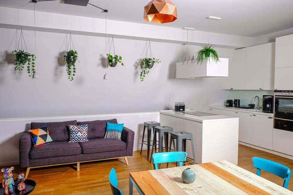 Kitchen or kitchenette, Living room, Dining area, oven