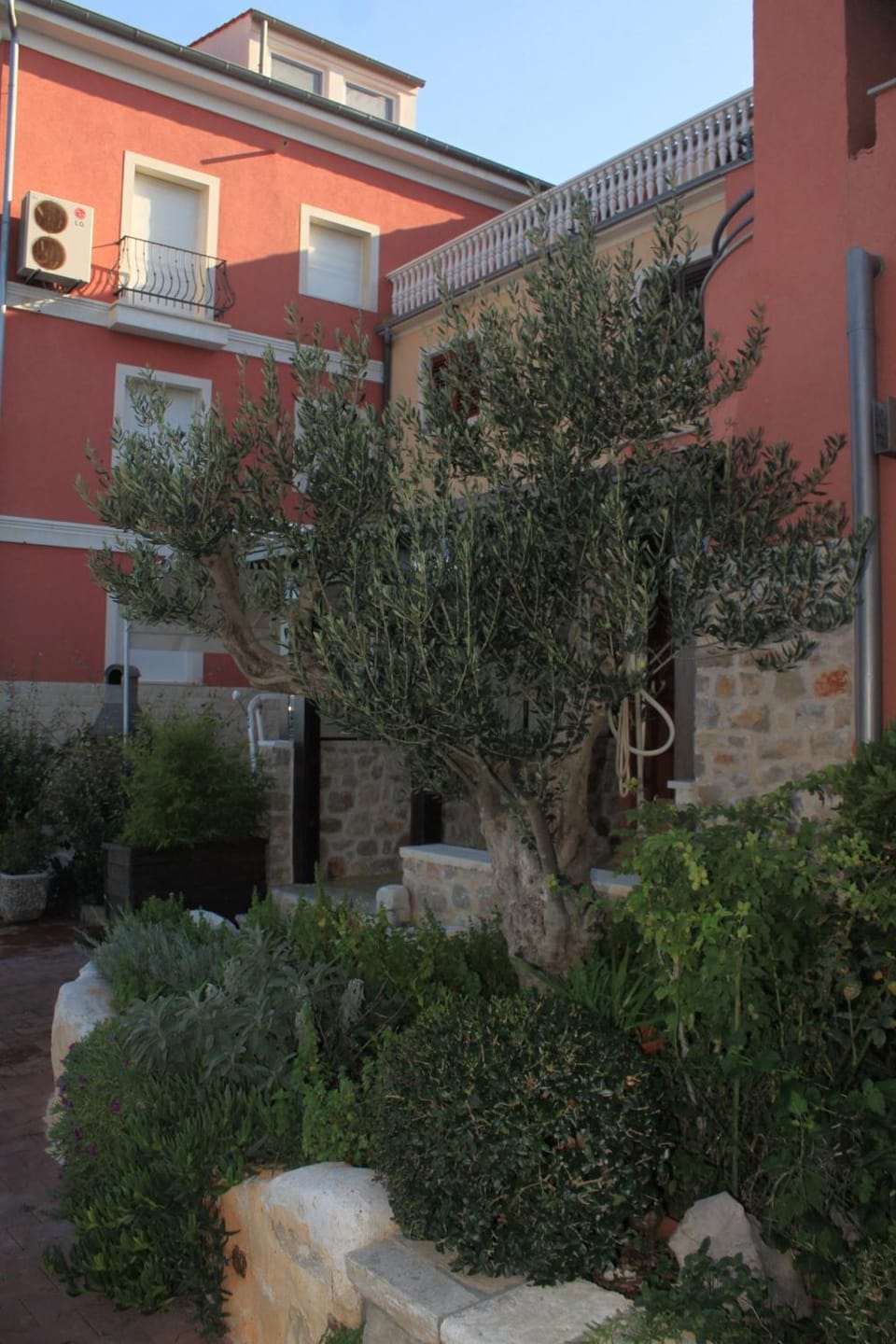 Location, children, Family