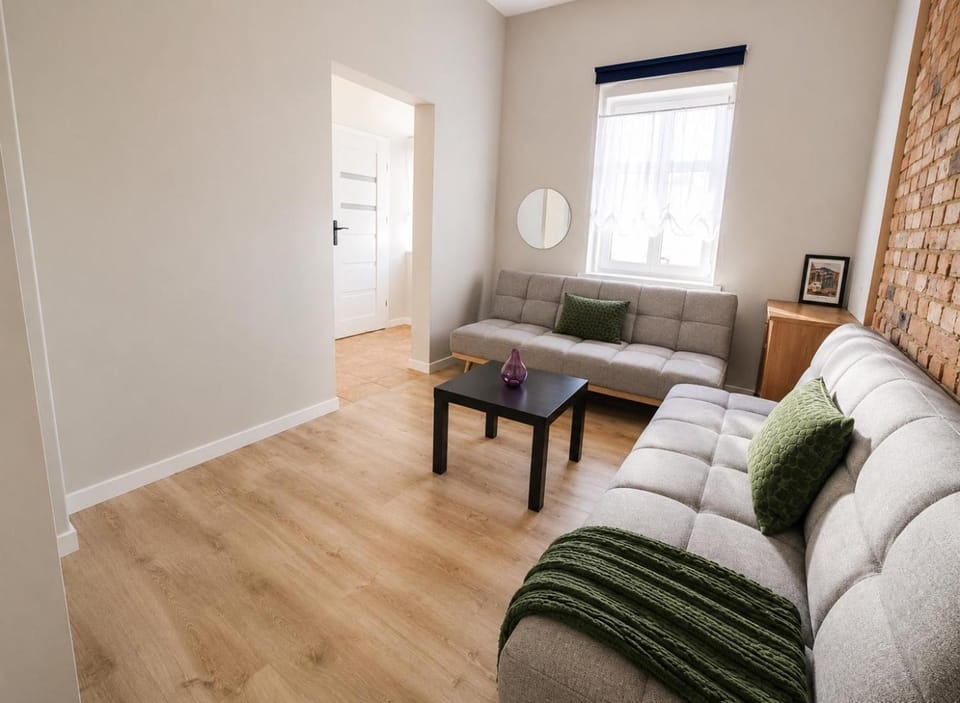 Bed, Living room, Photo of the whole room, Seating area, Bedroom