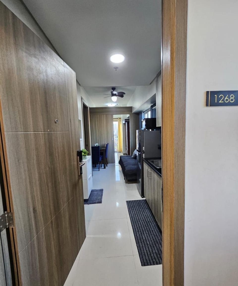 Kitchen or kitchenette, oven