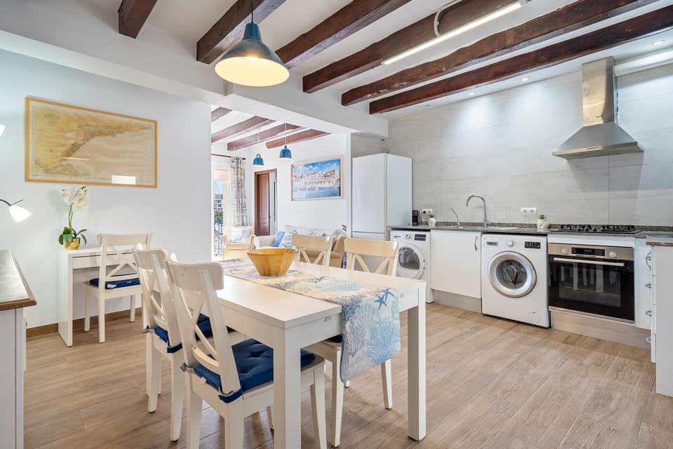 Property building, Kitchen or kitchenette, Living room