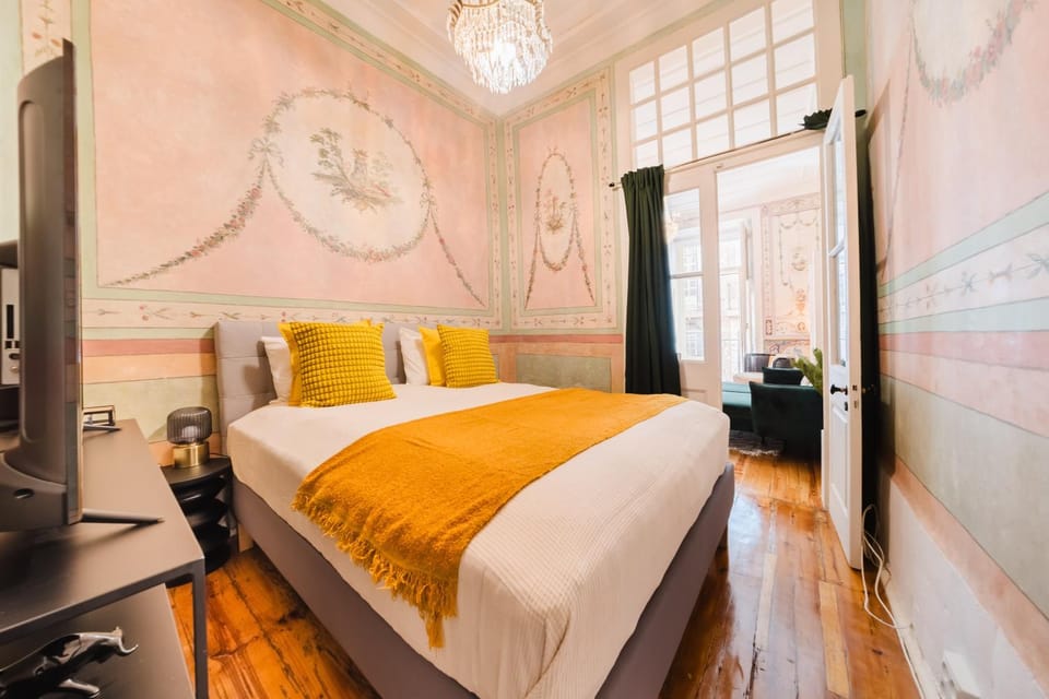 Luxury 4BR Near Praça do Comércio wAC Apartment in Lisbon