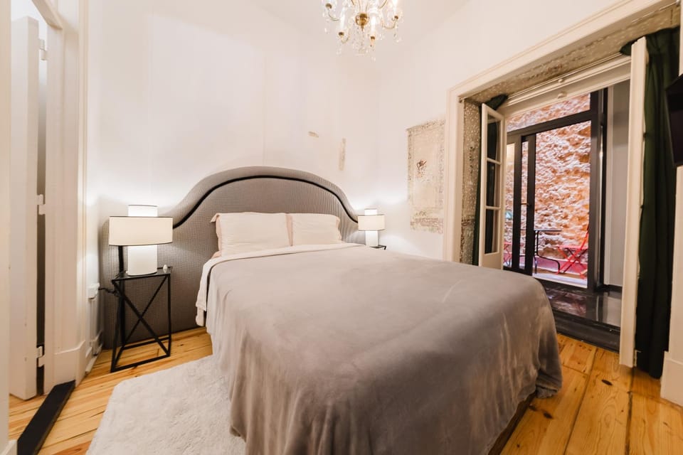 Luxury 4BR Near Praça do Comércio wAC Apartment in Lisbon