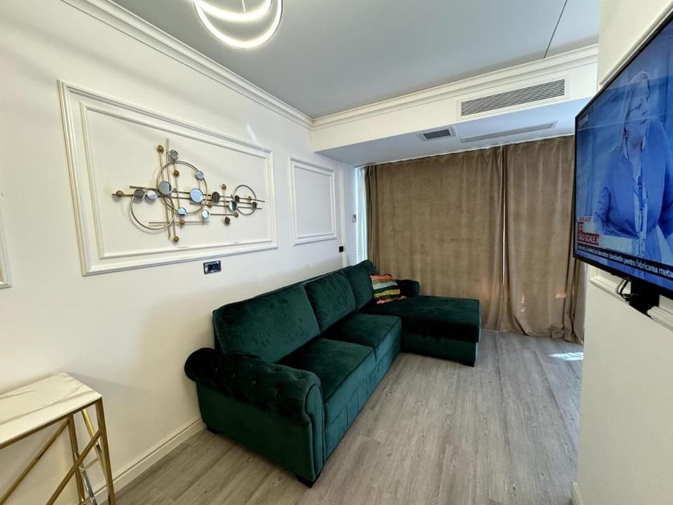 Communal lounge/ TV room, Bed, Seating area