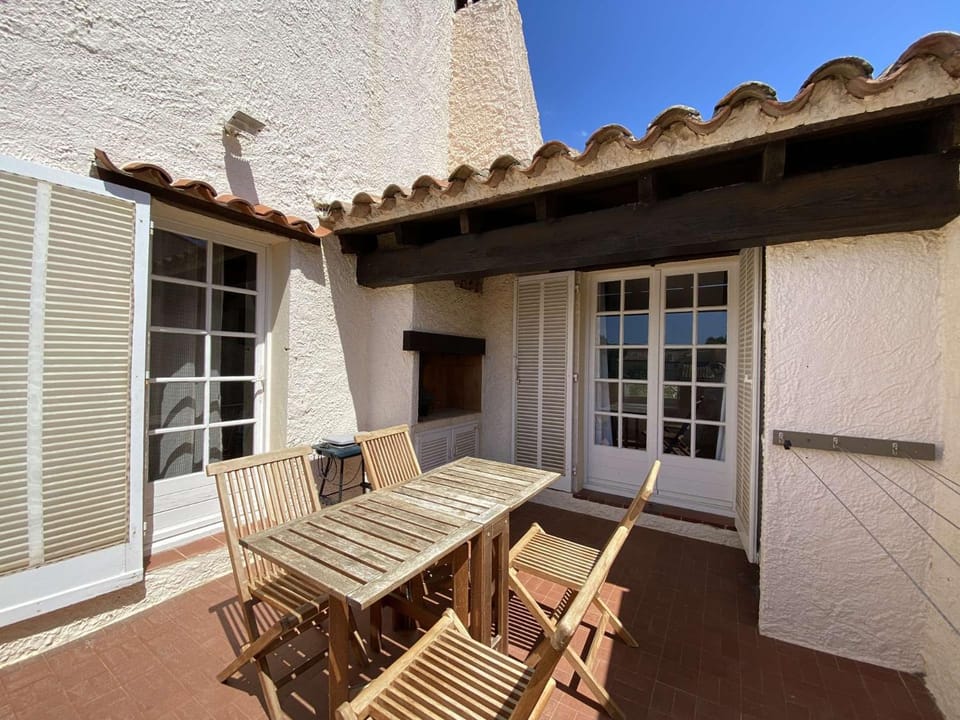 Appartement avec mezzanine proche de la place du village Apartment in Hyères