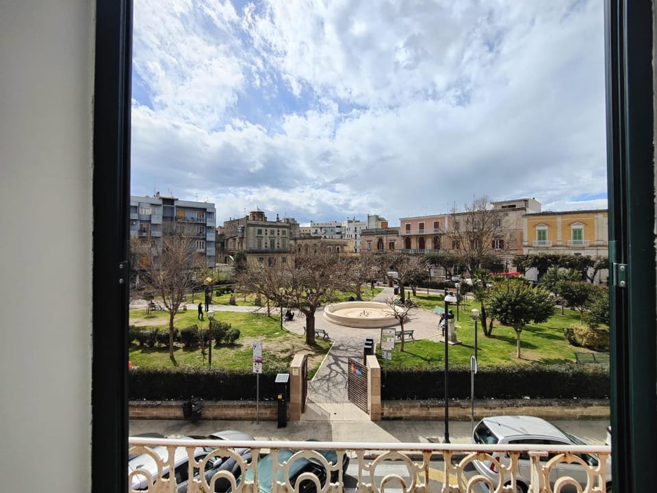 Property building, Garden, City view, Garden view, Location