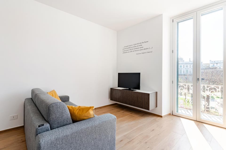 Communal lounge/ TV room, TV and multimedia, Living room, Seating area, Evening entertainment