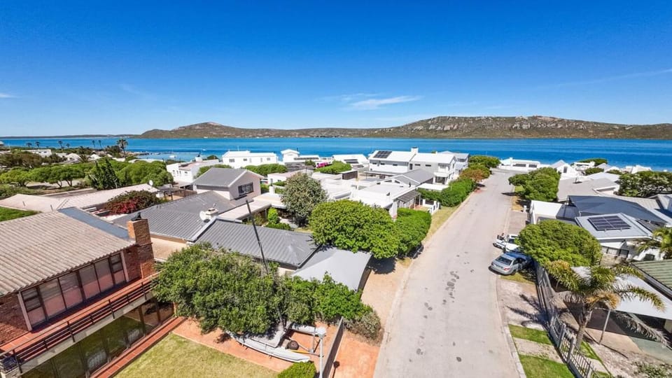 Nearby landmark, Street view