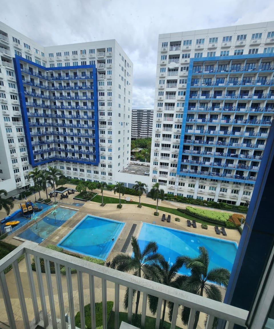 Property building, Day, Garden, City view, Pool view, Swimming pool, Swimming pool, sunbed