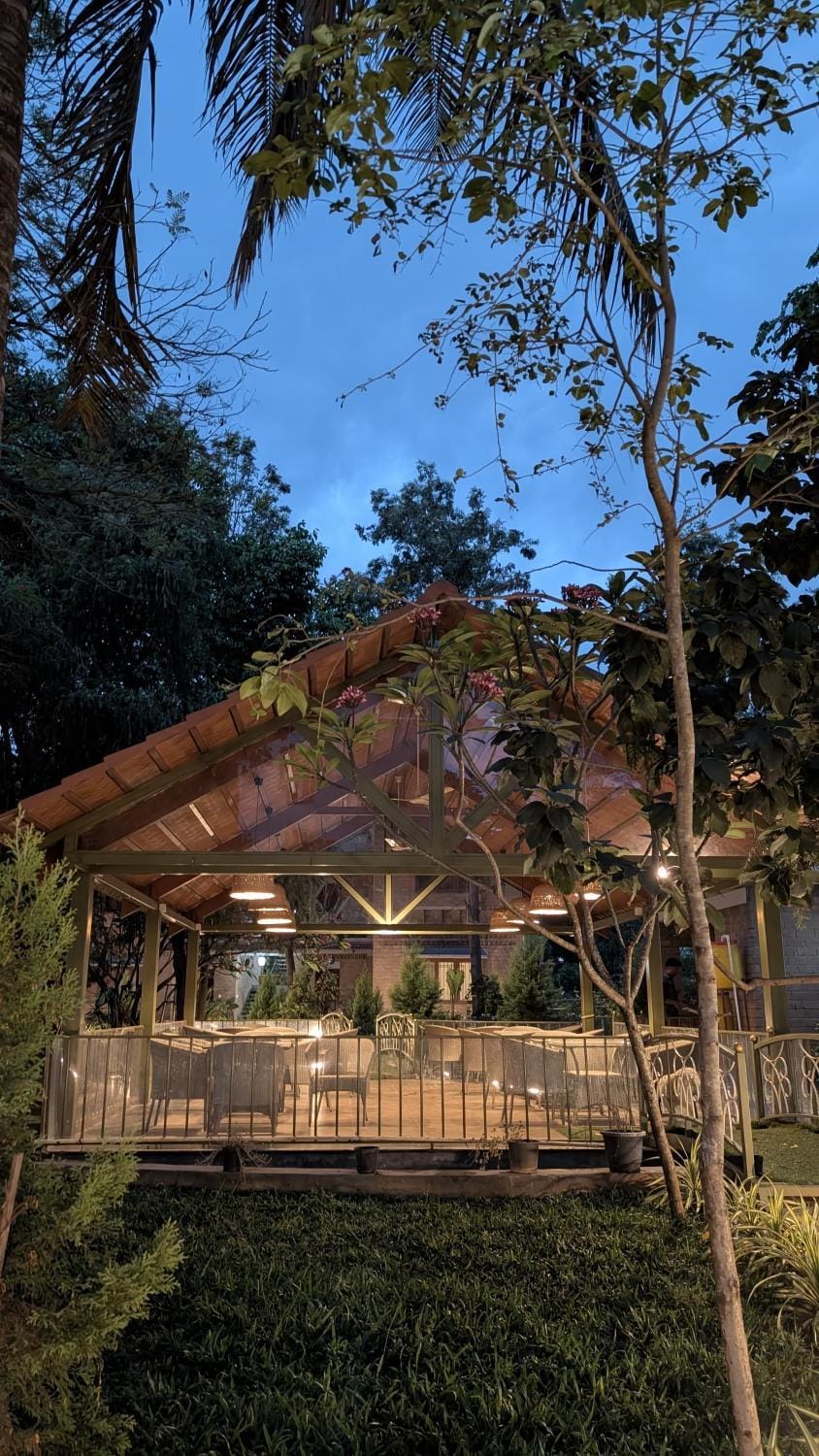 Patio, Dining area, Garden view