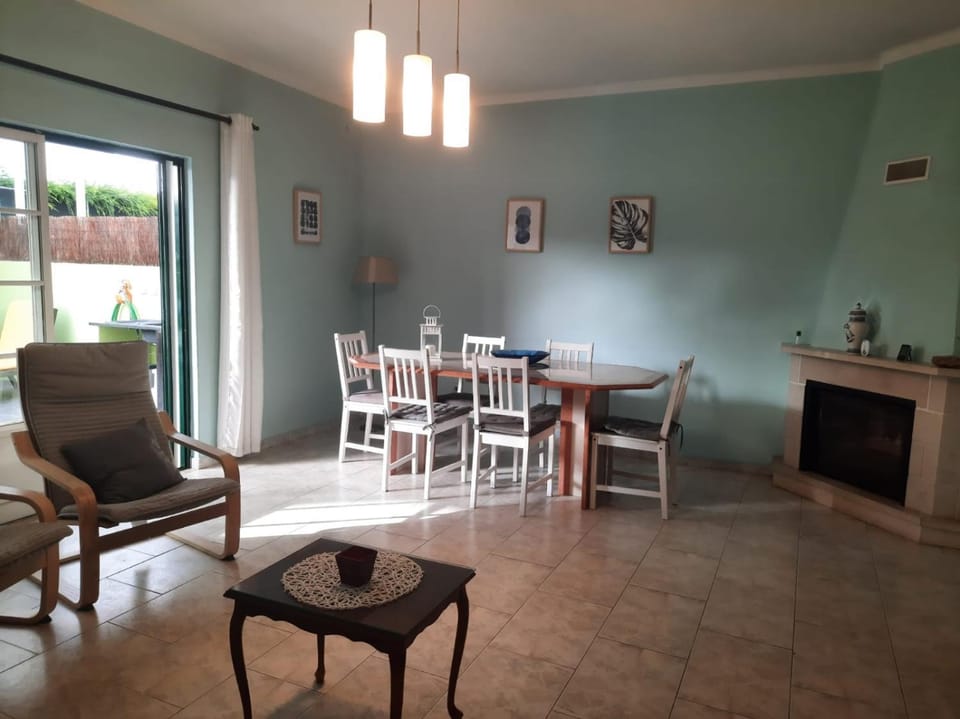 TV and multimedia, Living room, Dining area, flat iron