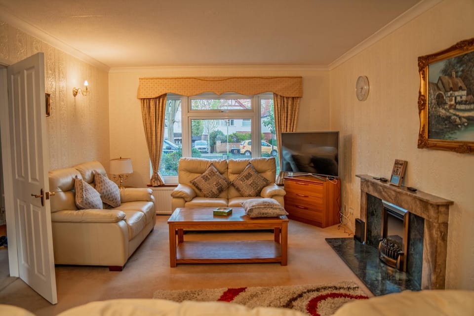 TV and multimedia, Living room, Seating area