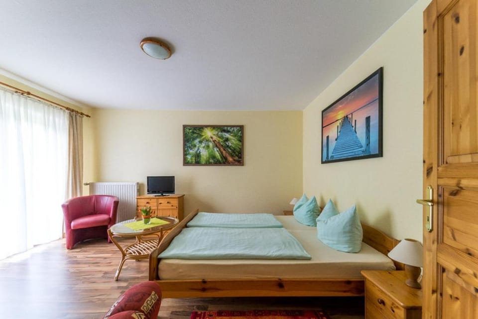 Hotel-Pension Lindenhof Bed and Breakfast in Boltenhagen