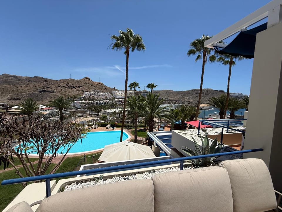 Balcony/Terrace, Beach, Pool view, Sea view