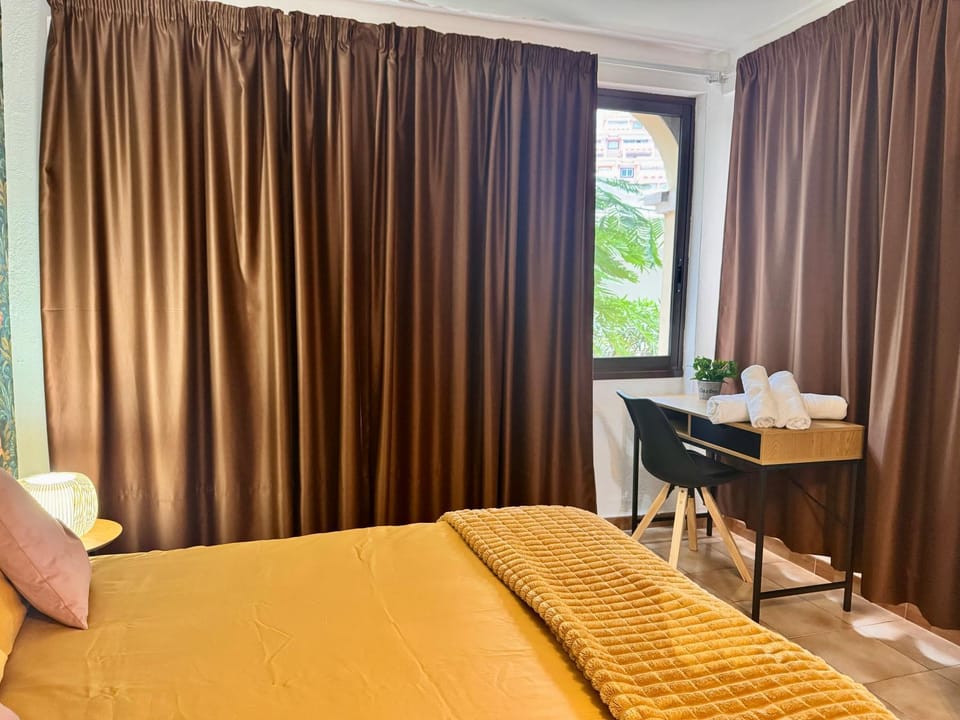 Bed, Seating area, Bedroom