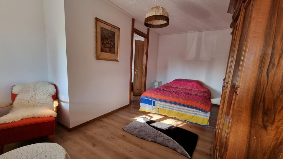 Bed, Seating area, Bedroom