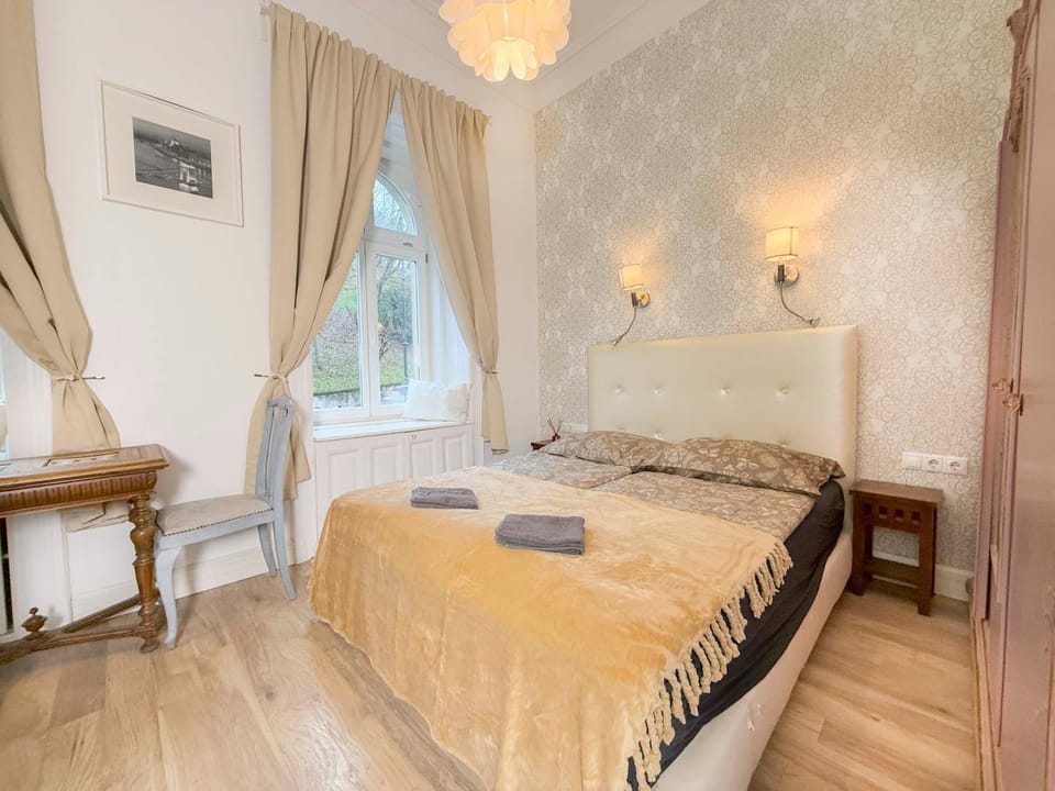 Bed, Photo of the whole room