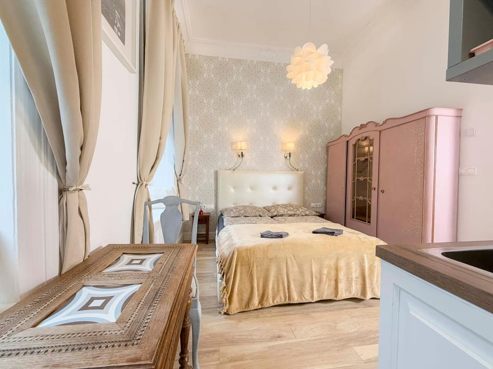 Bed, Photo of the whole room, wardrobe