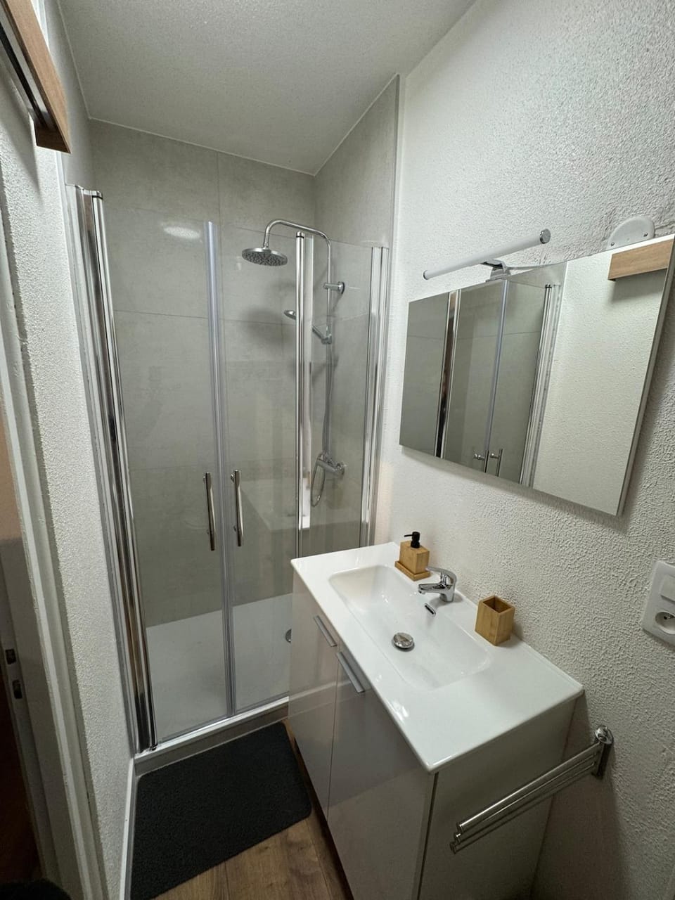 Shower, towels