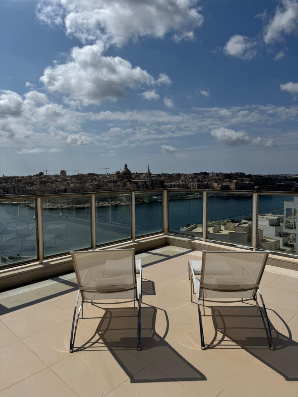 Day, View (from property/room), Balcony/Terrace, Balcony/Terrace, Seating area, City view, Landmark view, Sea view