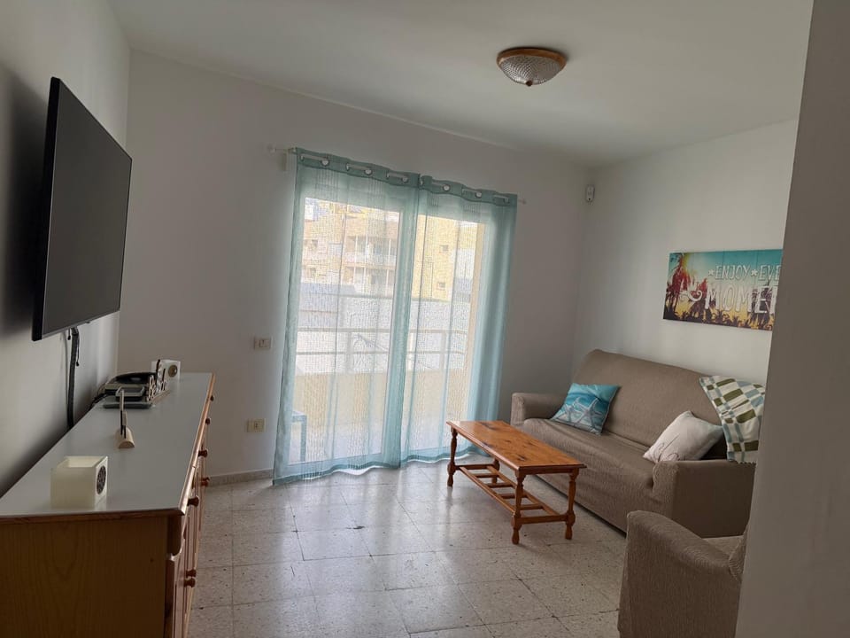 Communal lounge/ TV room, TV and multimedia, Living room, Seating area