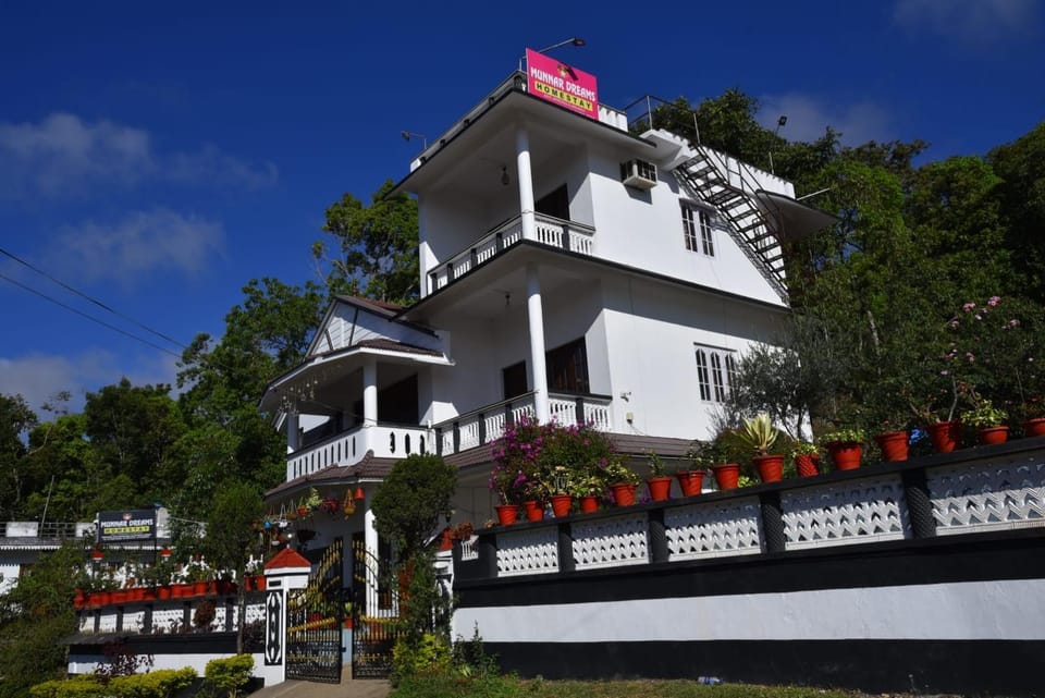 Munnar Dreams Homestay For Kolukkumalai Tourists Vacation rental in Kerala
