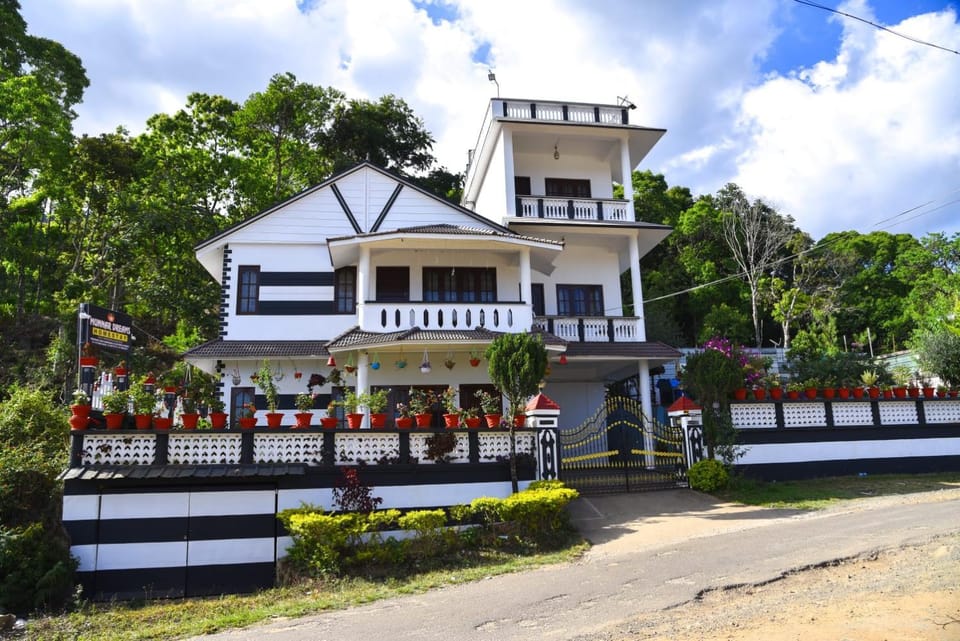 Munnar Dreams Homestay For Kolukkumalai Tourists Vacation rental in Kerala