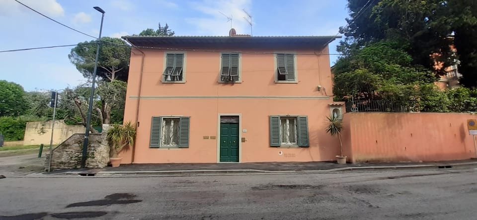 Property building, Quiet street view