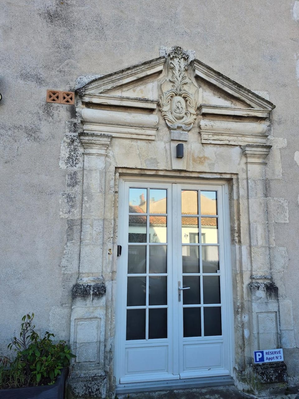 Facade/entrance