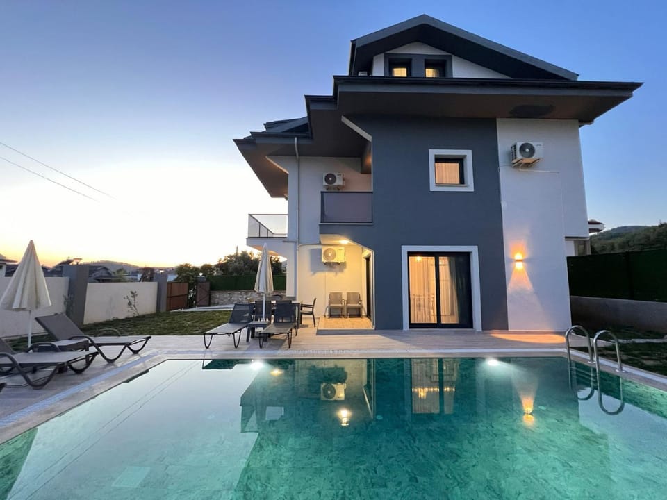 Property building, Swimming pool