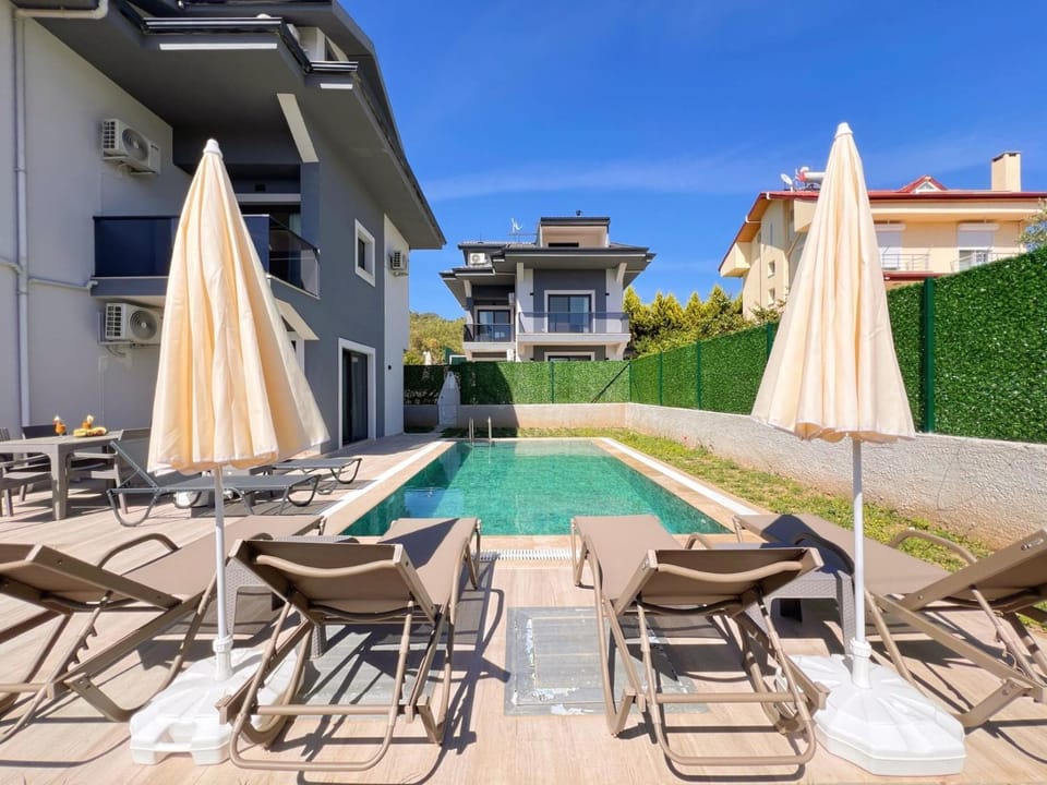 Property building, Swimming pool