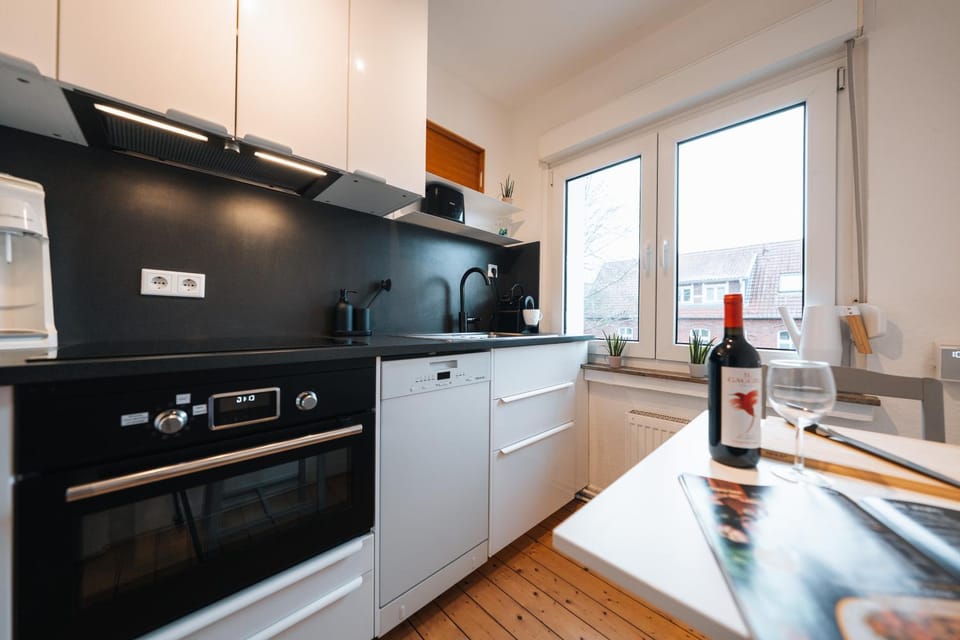 Kitchen or kitchenette, Dining area, dishwasher, oven, stove