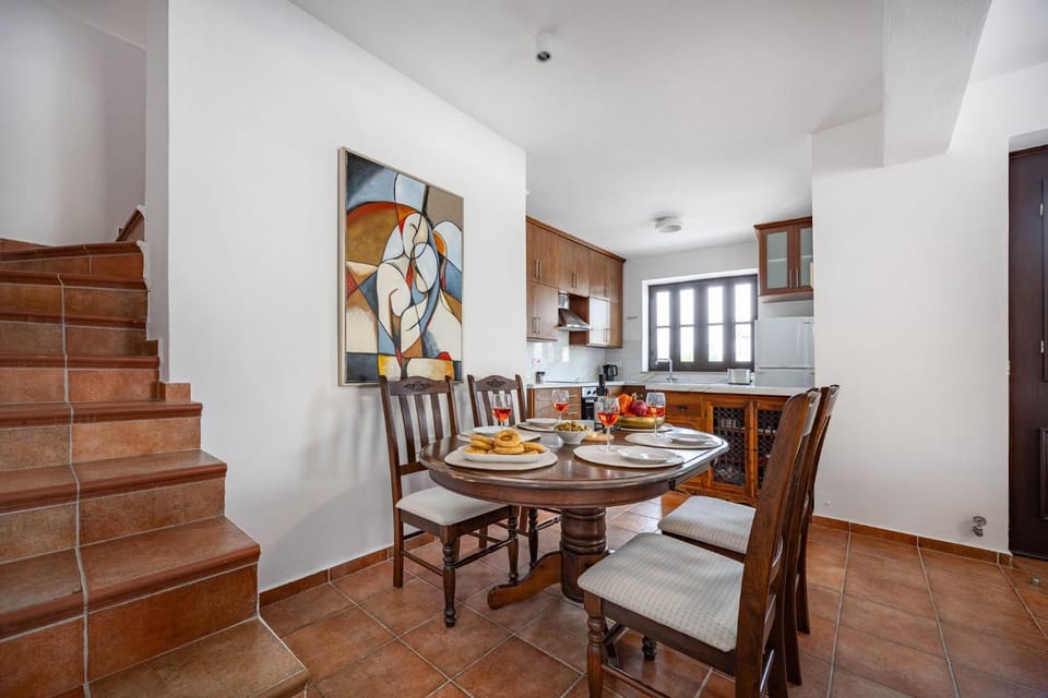 Living room, Decorative detail, Dining area
