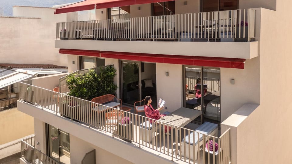 Property building, People, Balcony/Terrace