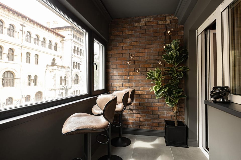 Day, Seating area