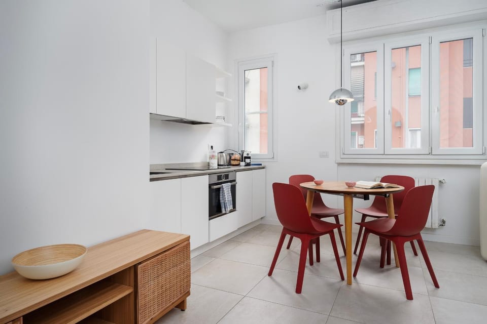 Kitchen or kitchenette, Living room, Seating area, Dining area, stove