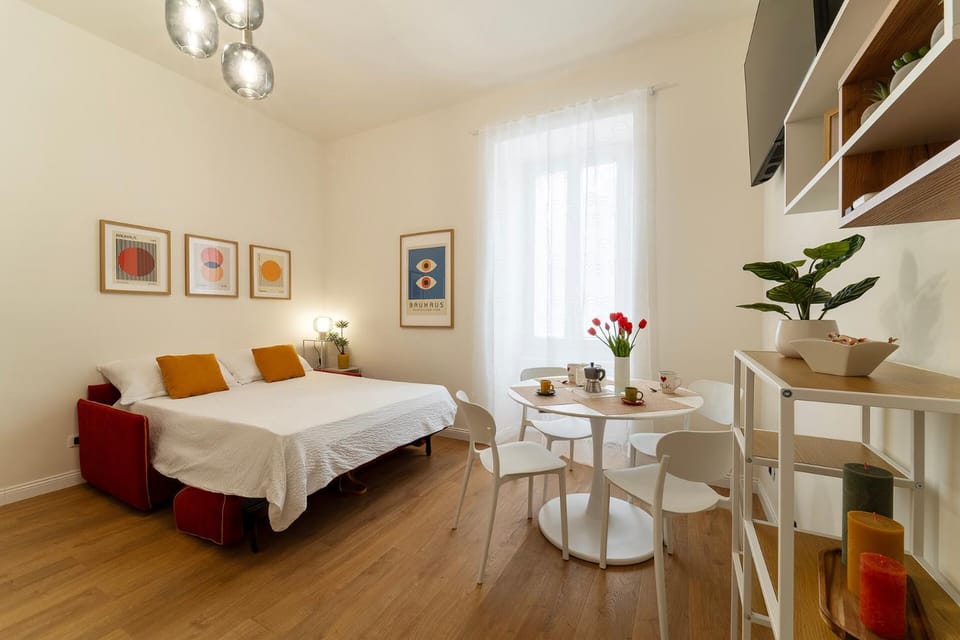 Bed, Living room, Photo of the whole room, Seating area