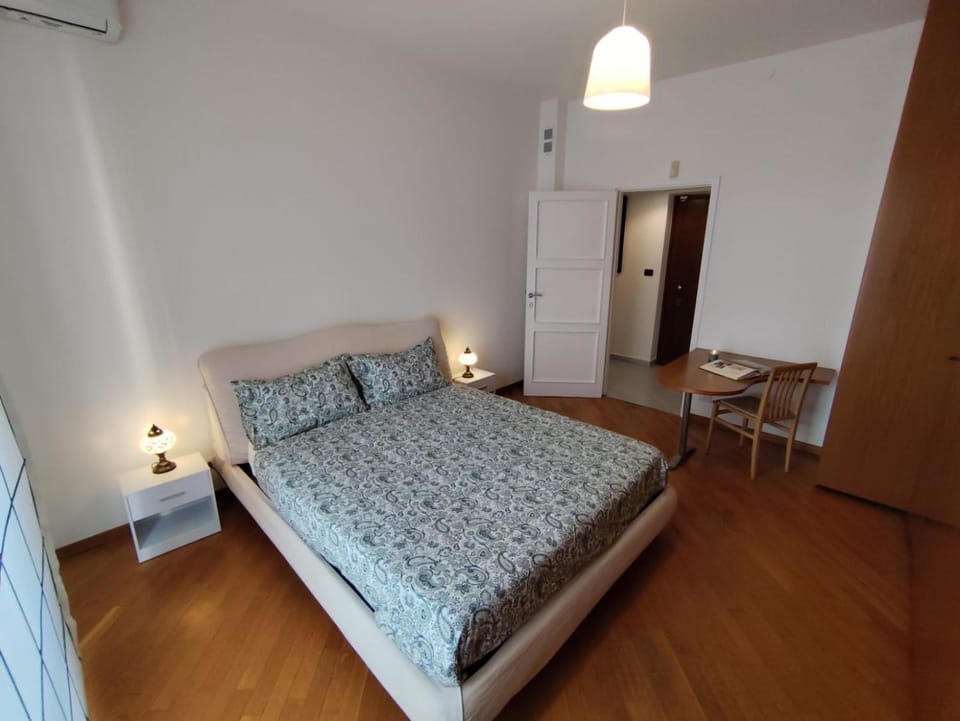 Bed, Photo of the whole room, Bedroom, air conditioner
