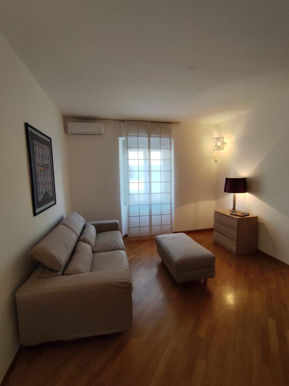 Bed, Living room, Photo of the whole room