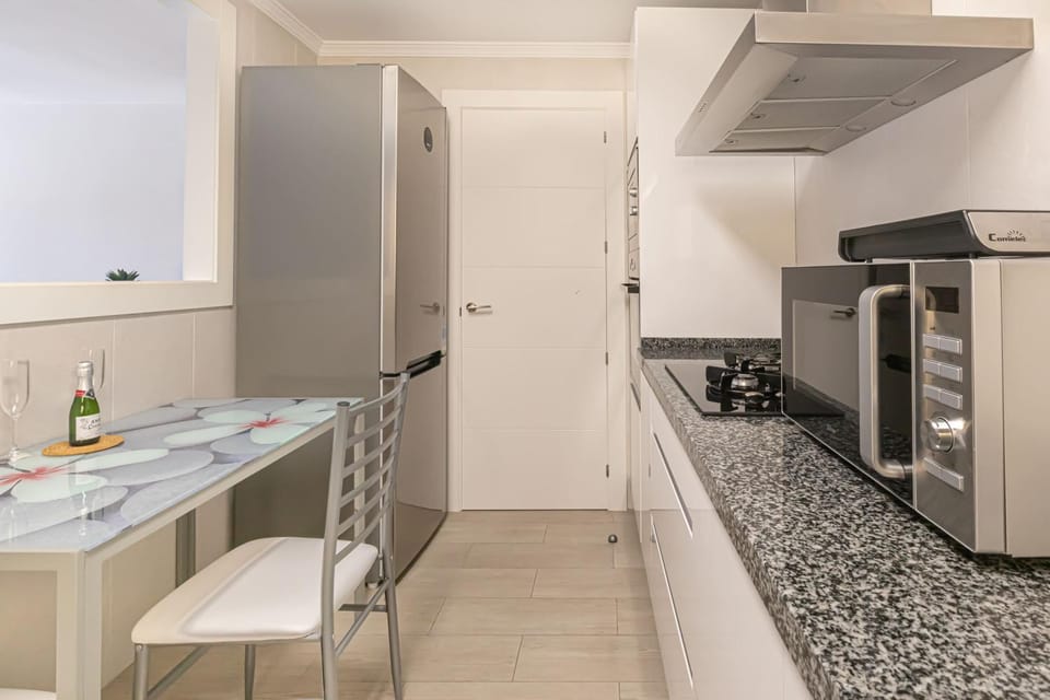 Kitchen or kitchenette, Dining area, dishwasher, microwave, oven, stove, washing machine