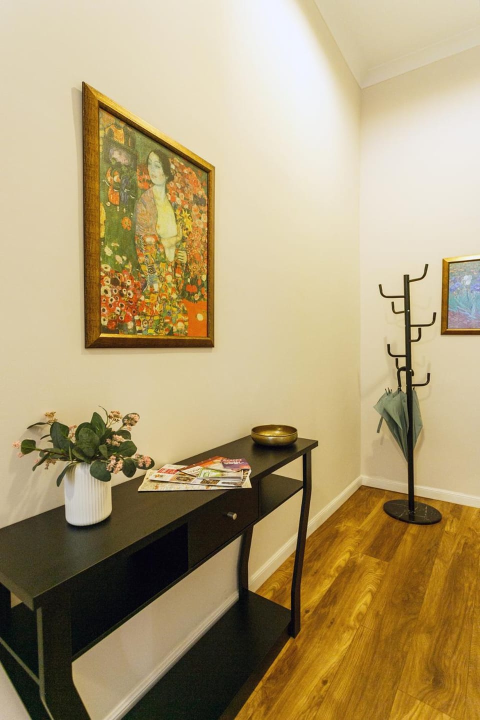 Klimt's Puzzle Suite Apartment in Sofia