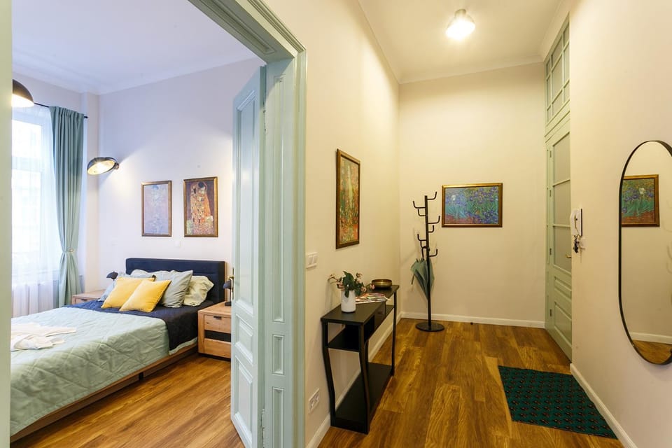 Klimt's Puzzle Suite Apartment in Sofia