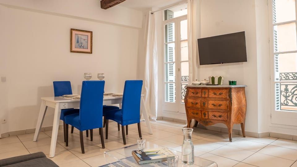 TV and multimedia, Dining area