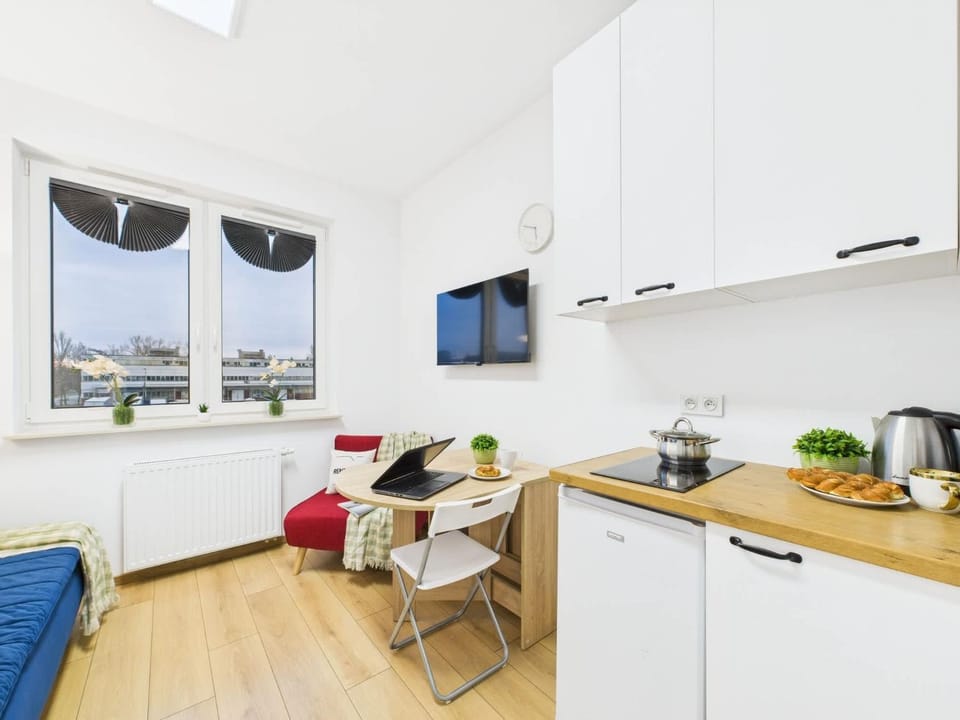 Kitchen or kitchenette, Seating area, Dining area