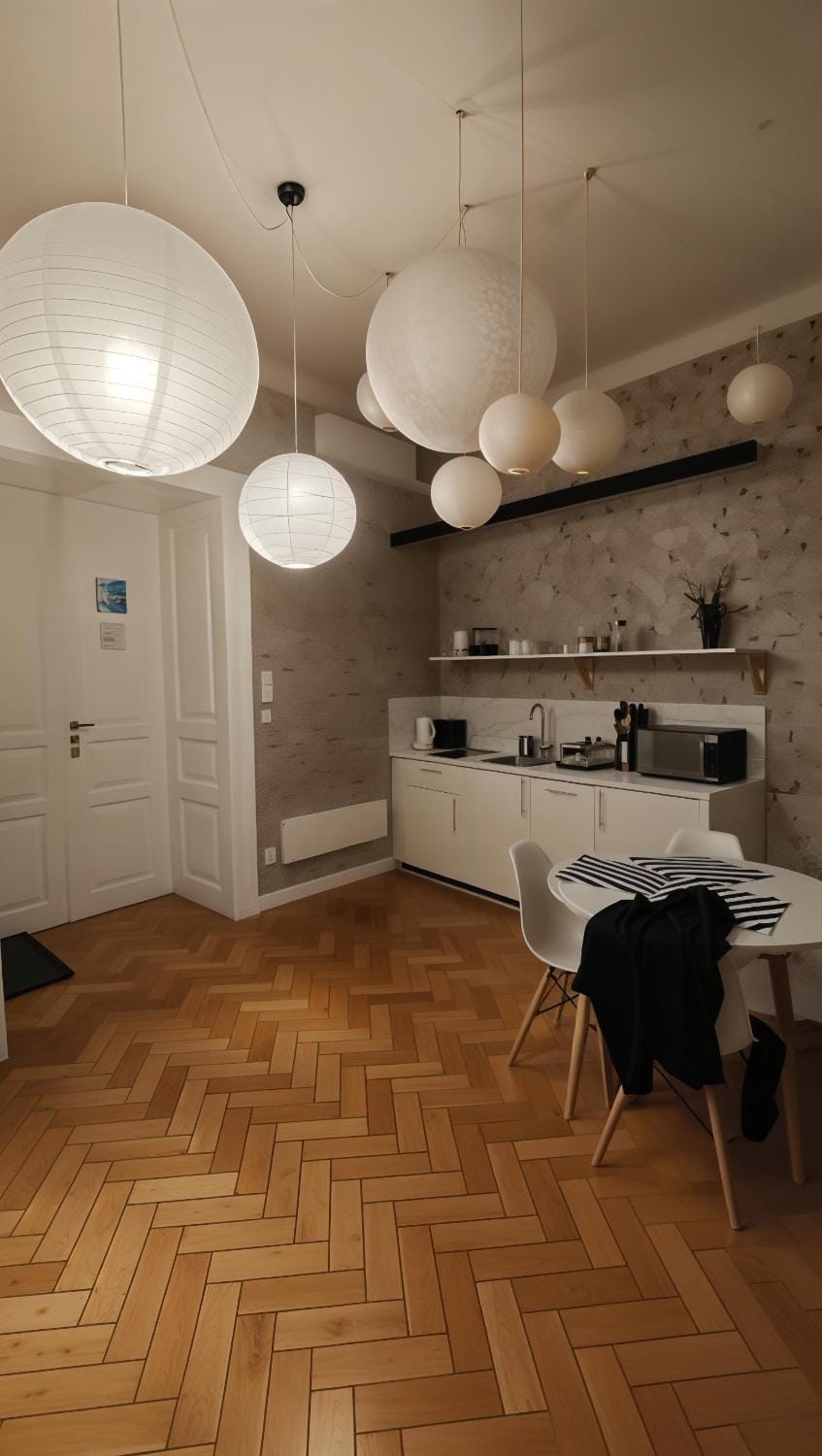 Kitchen or kitchenette, Dining area, stove