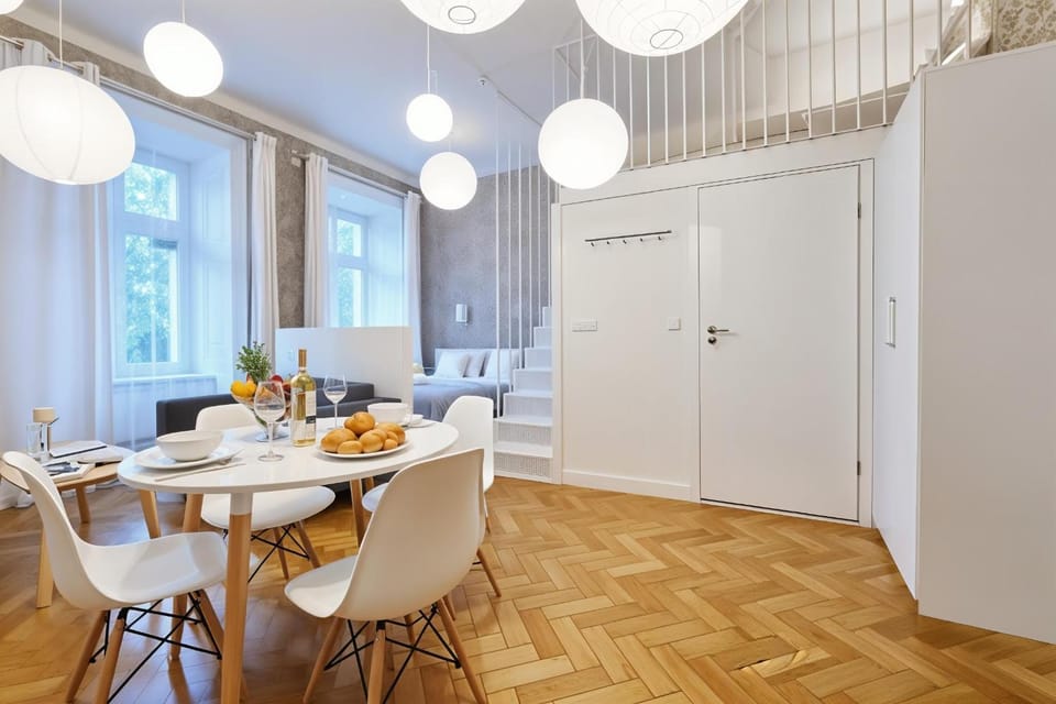 Kitchen or kitchenette, Living room, Food and drinks, Seating area, Dining area, Food, wardrobe