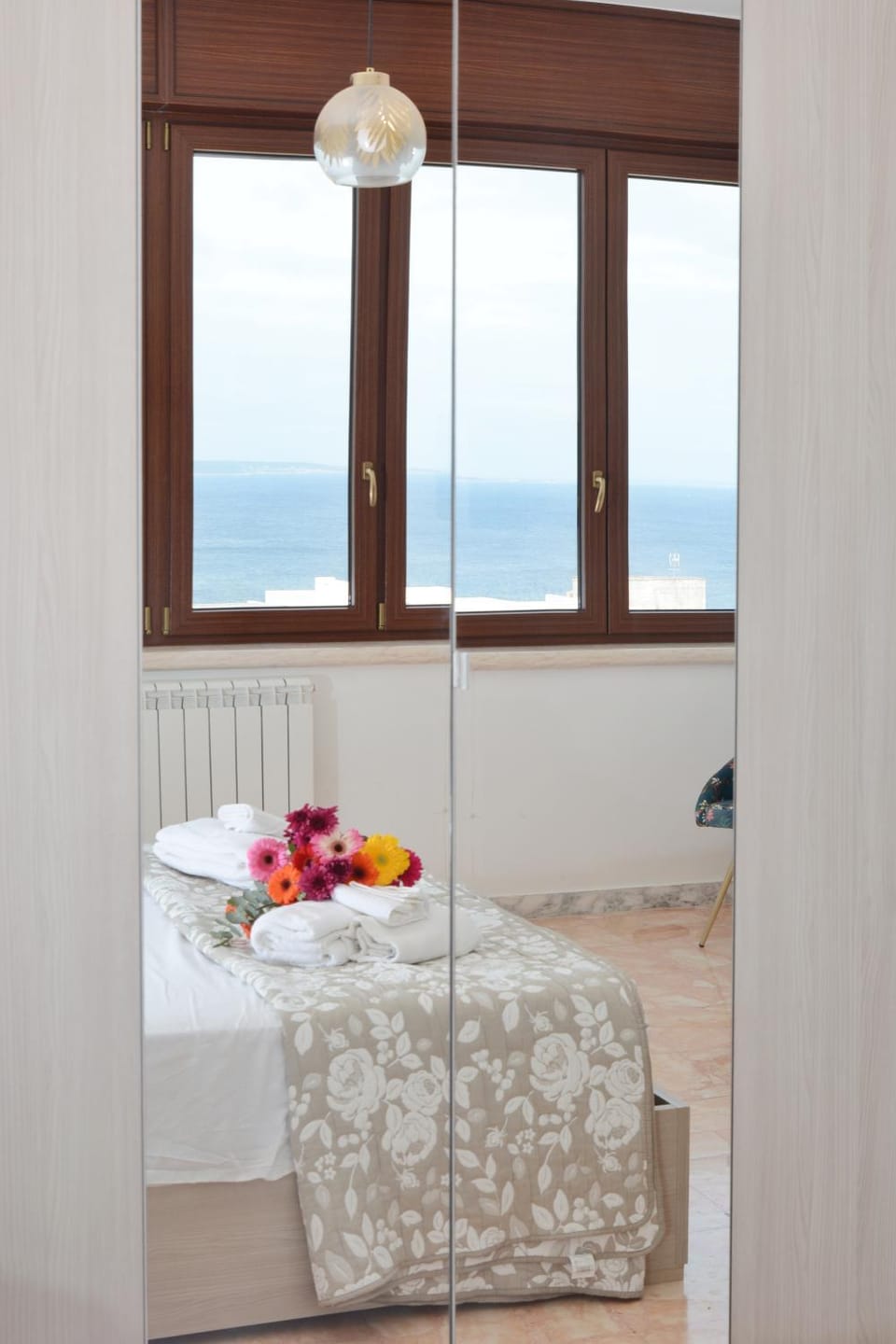 Bed, Natural landscape, Photo of the whole room, Bedroom, Sea view