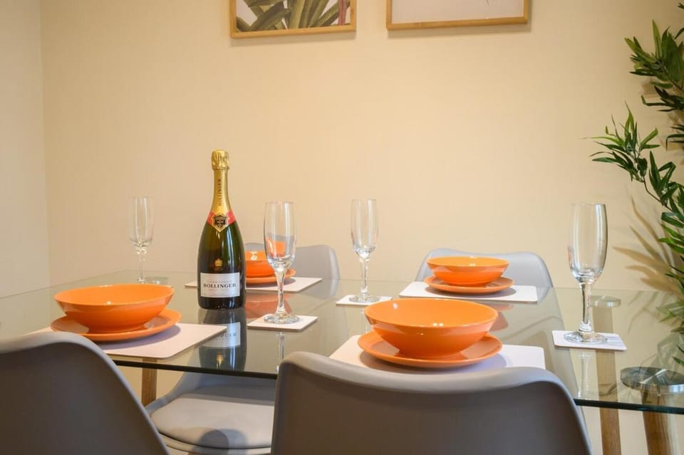 Merriotts Court - Parking - WIFI Bed and Breakfast in Newport