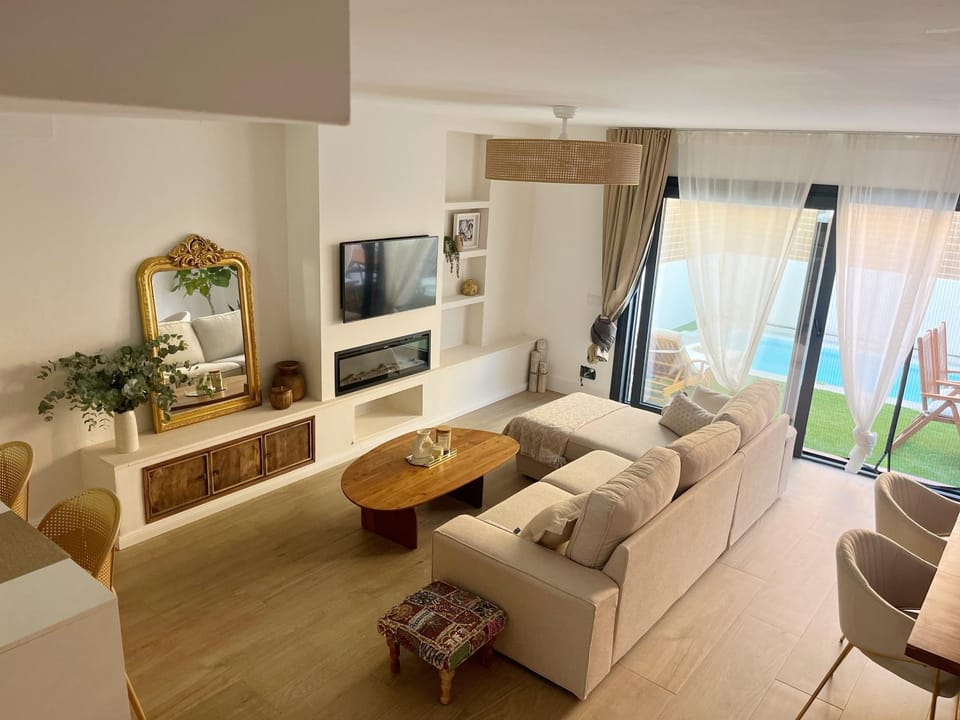 Communal lounge/ TV room, Living room