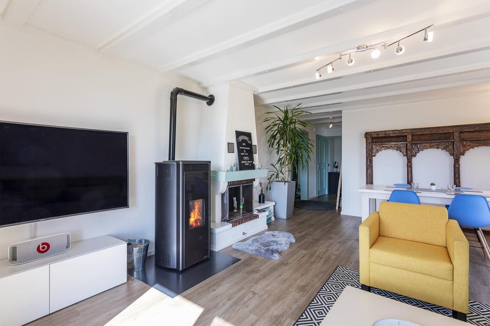 Communal lounge/ TV room, TV and multimedia, Living room, Seating area